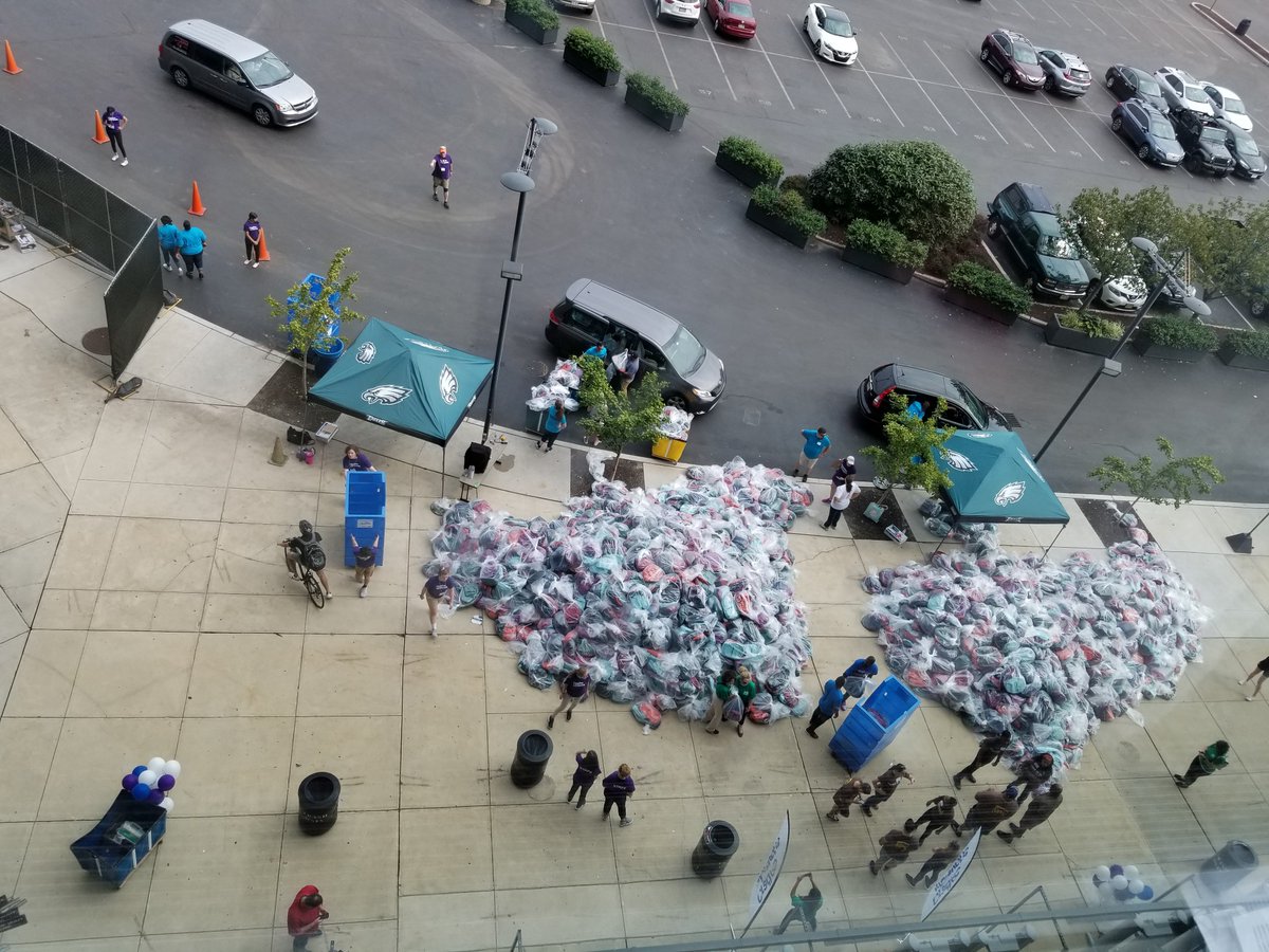 EvolveIP's tweet photo. .@Cradles to Crayons Philadelphia and @Evolve IP together for another great #BackpackAThon2018! We went to @Lincoln Financial Field to stuff backpacks for children in need. Shout out to our #EvolveCares volunteers for their help!
#ReadyforSchool #philly #service #volunteer https://t.co/sWHHvfhEHj