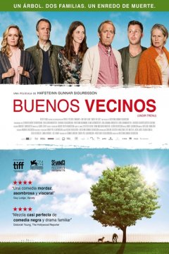 habladecine_com's tweet image. Si hay alguna película que hoy día merece la pena ir a ver al cine es sin duda 'Buenos vecinos', película que entre drama y comedia soterrada plantea los problemas de dos matrimonios vecinos. Brillante @LaAventuraAV . Les dejamos la crítica de @Hilodeseda  habladecine.com/buenos-vecinos…