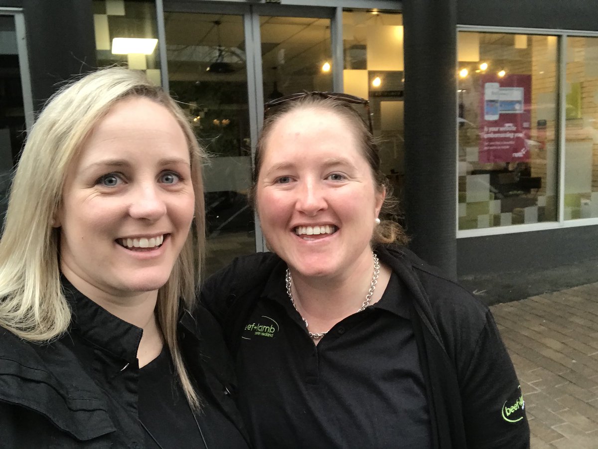 rowie_nz's tweet photo. Great to breakfast with @rossag4life while she’s in Dunedin 4 the @NZBeefLamb #generationnext programme - her brainchild #proudfriend #weakselfiegame https://t.co/5ZsNxlYtIg