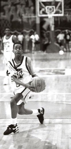 sicksteen_216's tweet photo. Rare photo of CJ McCollum attacking the basket in high school, https://t.co/egAQdzW8Z9