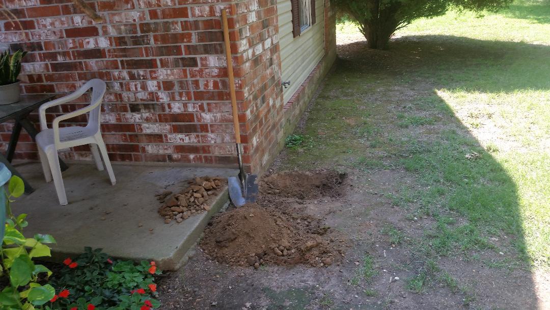 kevconn2's tweet image. Groundbreaking on the front #garden, today. Over the last 2 weeks, it was staked out and the utilities marked it for buried lines. Time to dig!