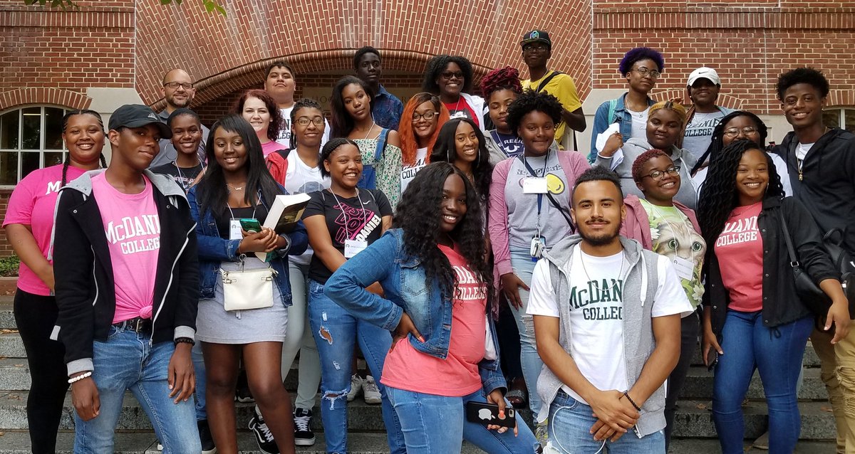 legupcollab's tweet photo. Great time this week working with McDaniel College Edge Program! Helping Baltimore City HS students transition into College. #PeerMentors #Diversity #Inclusion #GoGreenTerror! https://t.co/k23ynlmbHw