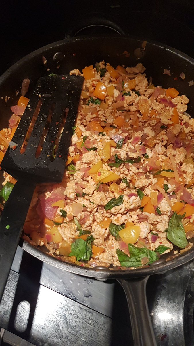Duffy81's tweet image. Back on the meal prep!

Pad Kra Pao (Thai Basil Pork) (although this is Turkey as nae lean pork mince)

#noms #foodforfitness #scottbaptie