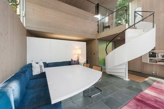 WowHauser's tweet image. The amazing and futuristic 1960s Charles Gwathmey Sedacca House in East Hampton, New York, USA is now on the market. bit.ly/2vNGFJe
