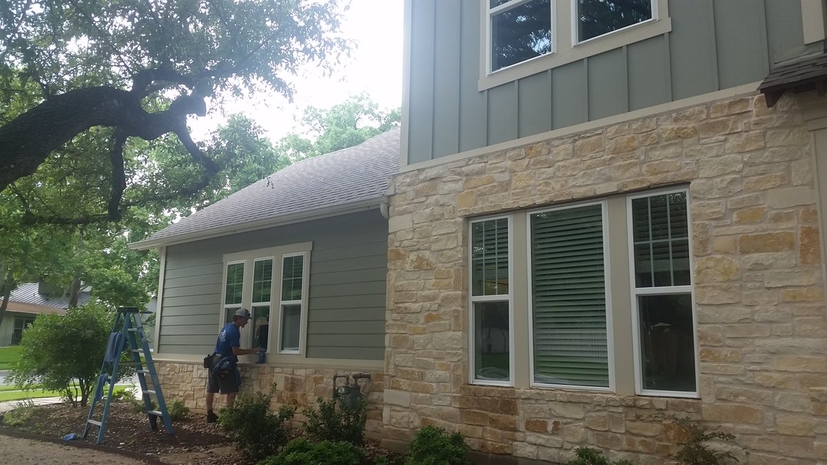 GoFanPRO's tweet image. "We mean it when we clean it!"

#Clean #professionals #quote #windowcleaner #CircleC