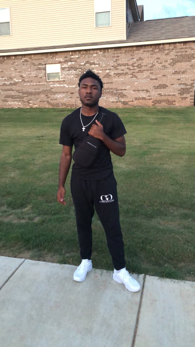 srt_check's tweet image. Balling like a athlete. I decide that I didn’t wanna play in the league though. #kingcheck #checkgame