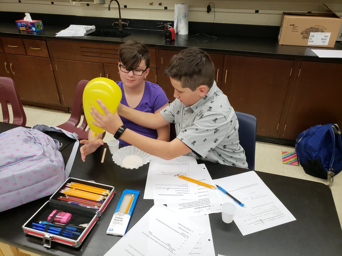 ShawsvilleMS's tweet image. SMS Grade 6 Science - problem solving to separate salt and sand. Water works; static works (a little) #MCPSfirstday