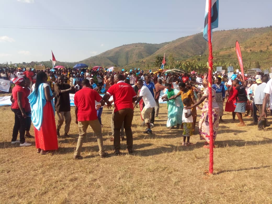rulindo_Fpr's tweet photo. Ibikorwa byo kwamamaza abakandida Depite b'Umuryango FPR INKOTANYI @rulindo_Fpr kuri uyu wa 16/08/2018 byabereye mu murenge wa Shyorongi ku kibuga cya Kijabagwe. https://t.co/z7uMYUt2su