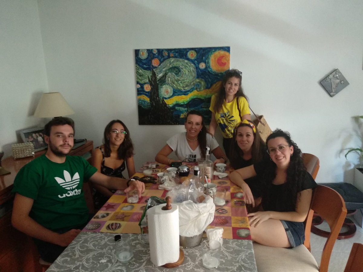 CarmenPanyos's tweet photo. Conscientes de que nos quedan 2 días antes de morir #PreFestes https://t.co/F5C9A0wcUh