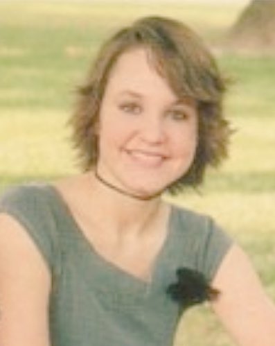 CNNSarahD's tweet photo. Since it’s the #firstdayofschool for several kiddos in Green Country, I thought I’d throw it back to my senior year when I thought chokers were cool! #tbt #uniongrad #goskins https://t.co/klCygQzSnq