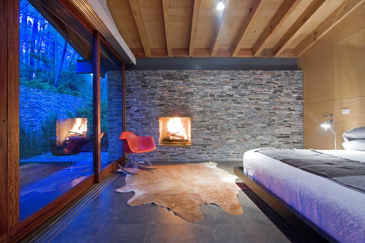 tyfraley's tweet image. Check out the stone #accentwall of this home’s #masterbedroom.  cpix.me/a/52861483