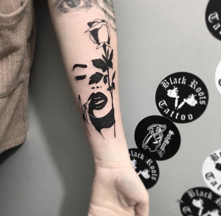 StdBlackRoots's tweet photo. Black Work 💫
#inkedlife #tatuagemdelicada #dotworktattoo #tatuagenfeminina #blackworktattoo #blackwork #tguest #tatooja https://t.co/CC14j7zWcg