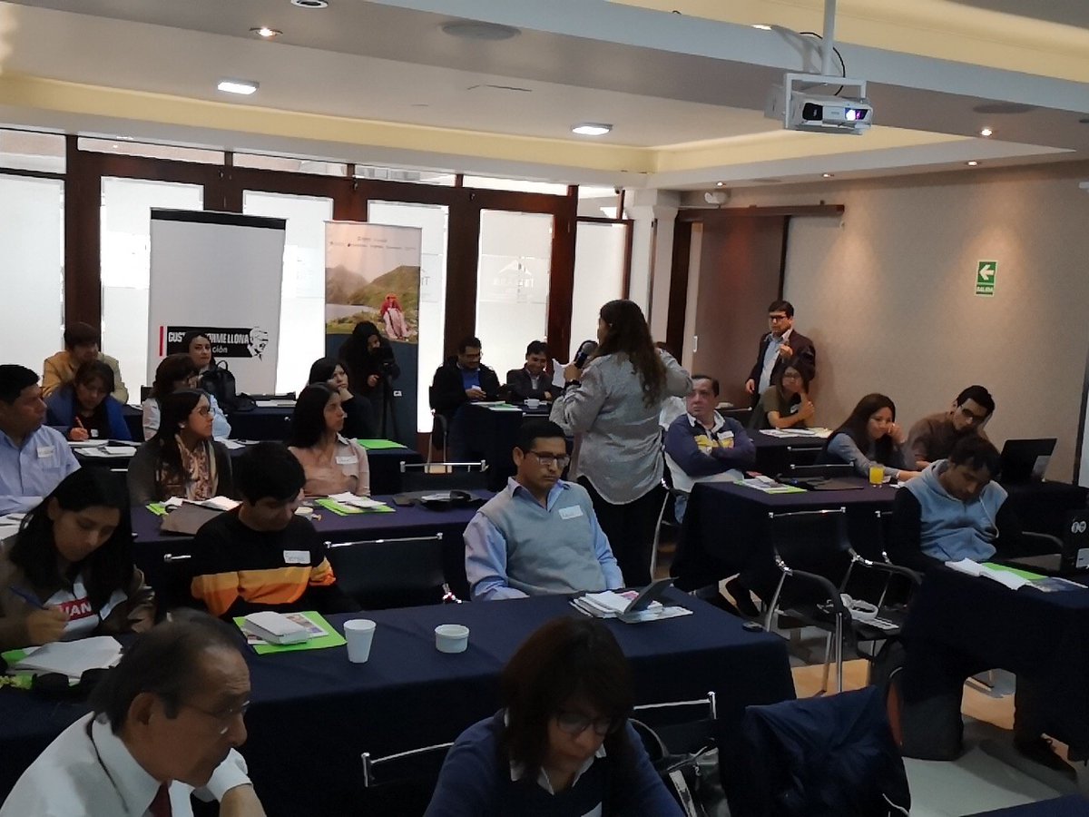 spdaorg's tweet photo. Conociendo nuestras cuencas a través del intercambio de visiones y experiencias durante la ponencia de Cristina Portocarrero en Taller Periodismo de Investigación para la #SeguridadHidrica y el rol de la #InfraestructuraNatural https://t.co/0QXgQll1GR