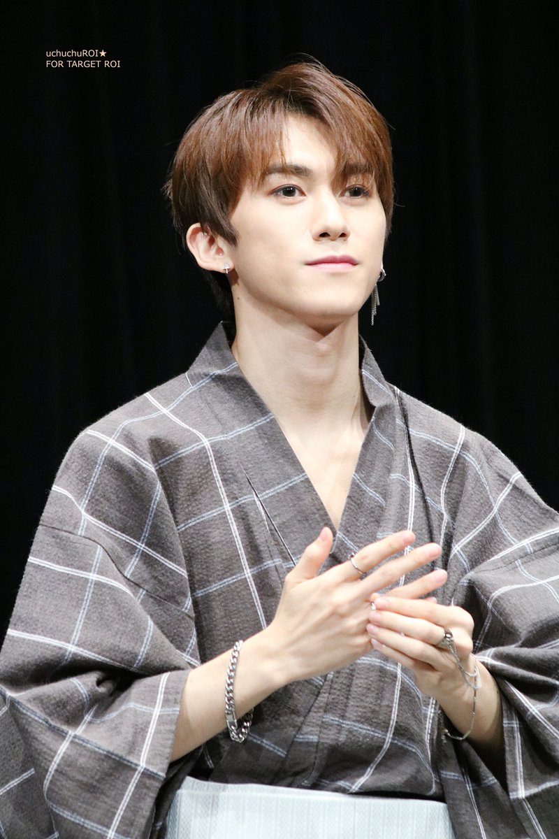 uchuchuROI's tweet photo. 180812 1부 
#타겟 #TARGET #ターゲット
#주영웅 #로이 #ROI #ロイ 
@target7official @TARGET7_K https://t.co/7P1AoQ9nFD