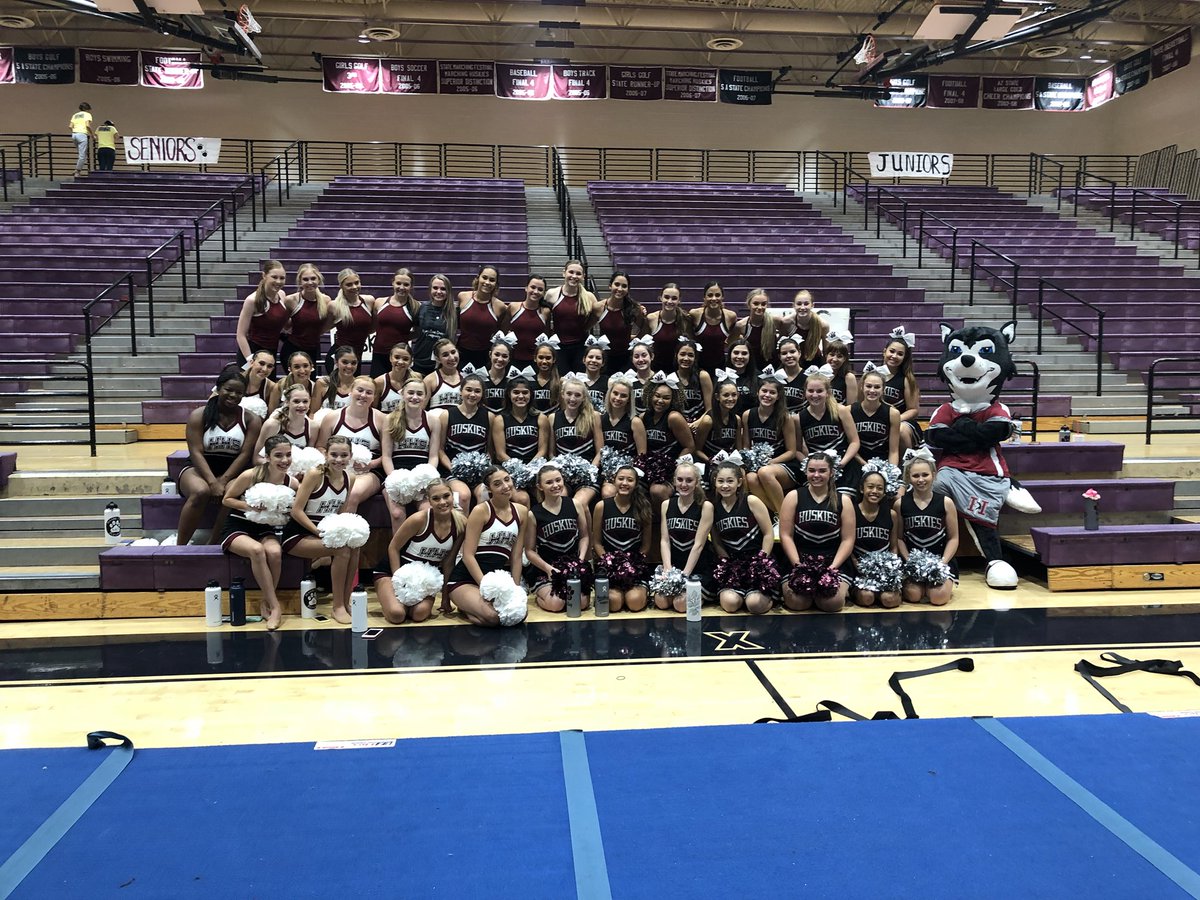 Loving our school spirit! HDC with Hammy, <a href="/hamilton_cheer/">Hamilton Cheer</a> was amazing, and what about those <a href="/HHSPommies/">Hamilton Pomline</a>, killin it as always! #huskyproud