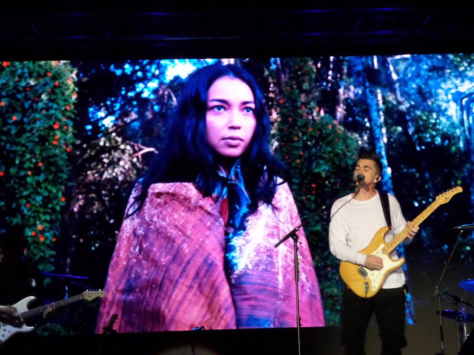Eberhardine's tweet photo. @Juanes Ya una semana ha pasado y todavia estoy muy feliz de haber estado en este concierto en Jerez! #TIOPEPEFestival Que noche magica! Inolvidable para mi! #amartetour https://t.co/tLyhkWSgU8