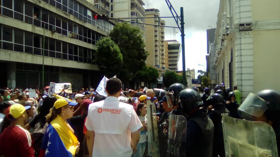 #16Ago Gremios marcharon contra paquetazo de Maduro (+ Fotos) ow.ly/TlQW30lqVqg #NoticiaDelDía