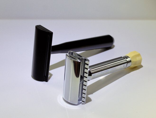 shaun_wistow's tweet photo. 1 razor out, 2 in. The perfect ratio I think 🤣 @ColonialRazors #merkurprogress #wetshaving #traditionalshaving https://t.co/eDZvq2dqW9