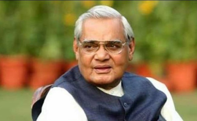 आज अटलजी गेल्याची बातमी आली आणि आपला देश पोरका झाला!!      
       काव्याच्या माध्यमातून तुमचे विचार प्रत्येक भारतीयाला प्रेरणादायी असतील. अटलजी तुमचे निस्वार्थ राजकारण भारतीयांच्या कायम स्मरणात राहील. तुमच्या दुर्दम्य इच्छाशक्तीला, दूरदृष्टीला आणि कवीत्वाला कोटी कोटी प्रणाम!!!