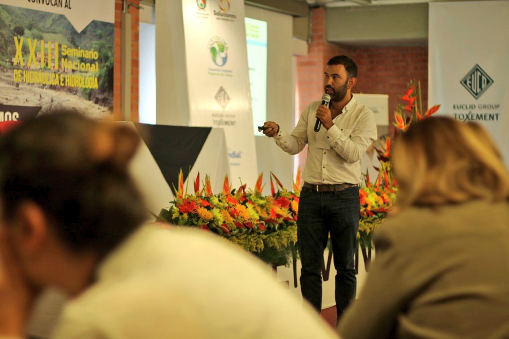 IngenieriaSCI's tweet photo. #SNHH culmina la mañana con la conferencia dirigida por el Ing. Jorge Escobar en colaboración de la Ing. Lina Dorado de la @UniJaveriana desarrollo de un sistema de alerta temprano (SAT), en el municipio de Mocoa.
#GestónDeRiesgo #SCI #Eventos https://t.co/LFsxJfueQD