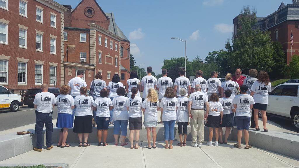 HarborlightCP's tweet photo. #HCPFlashmob at #EllisSquare, @CityofBeverly! Great day for a crew lunch with @JoesOnARoll and @fancyssnoballs and the Northshoremen Barbershop Quartet. #PartyonthePlaza until 3 today! https://t.co/8IjqEm21Rp