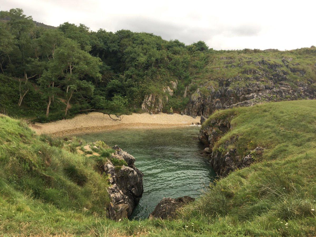 ¡Bella Asturias!
Escondes rincones de ensueño... 
“Descubrirte es un placer”
#playadecobijeru 
#Asturias