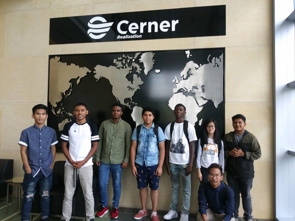 It’s the first day of the Pathway to Technology Computer Science class for East students at Cerner!! #ComputerScienceMatters #EastBears <a href="/kcpublicschools/">KCPS</a>