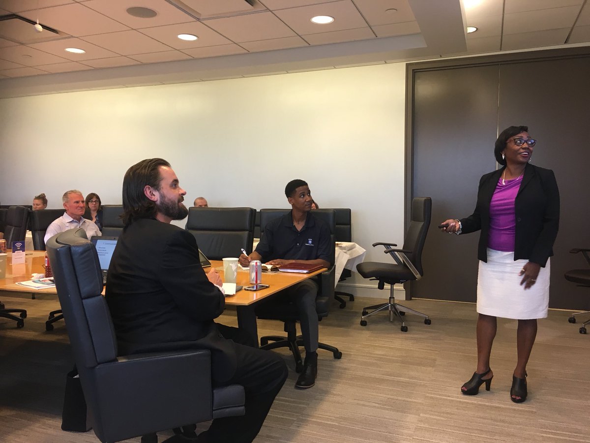 ilovetheking's tweet photo. Our own D&I Director Rita Holmes-Bobo @HuschBlackwell leading the education session for @TXDiversity. You’re terrific, Rita! https://t.co/nXQ4ONgCiU
