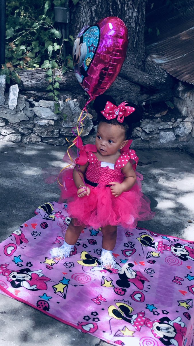 TequishaMaree's tweet photo. Happy 1st Birthday 🎂 Shyla https://t.co/s6olaXiYKU