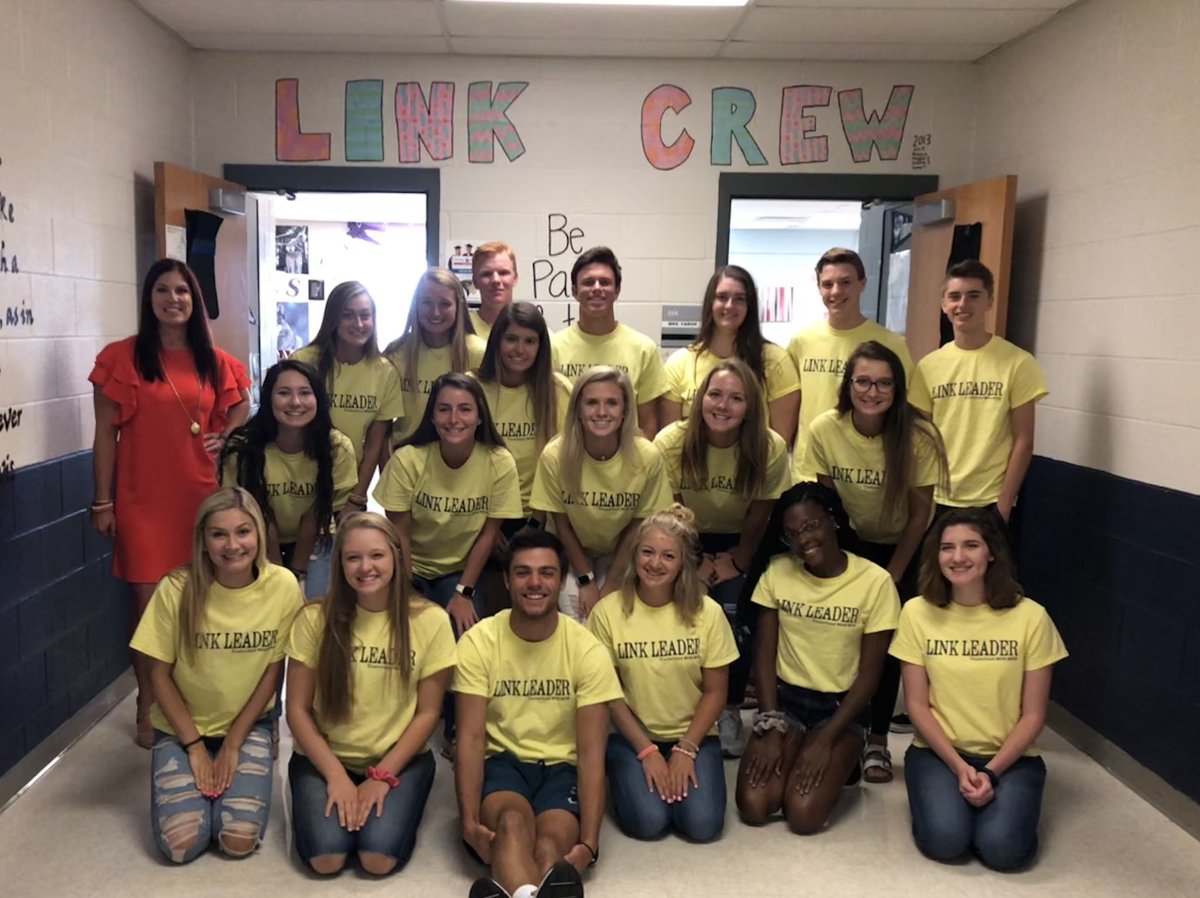 LinkLeadersTHS's tweet photo. Kicking off a great year with Link Leadership! #WSDFirstDayFun https://t.co/iEaLwUe0zv