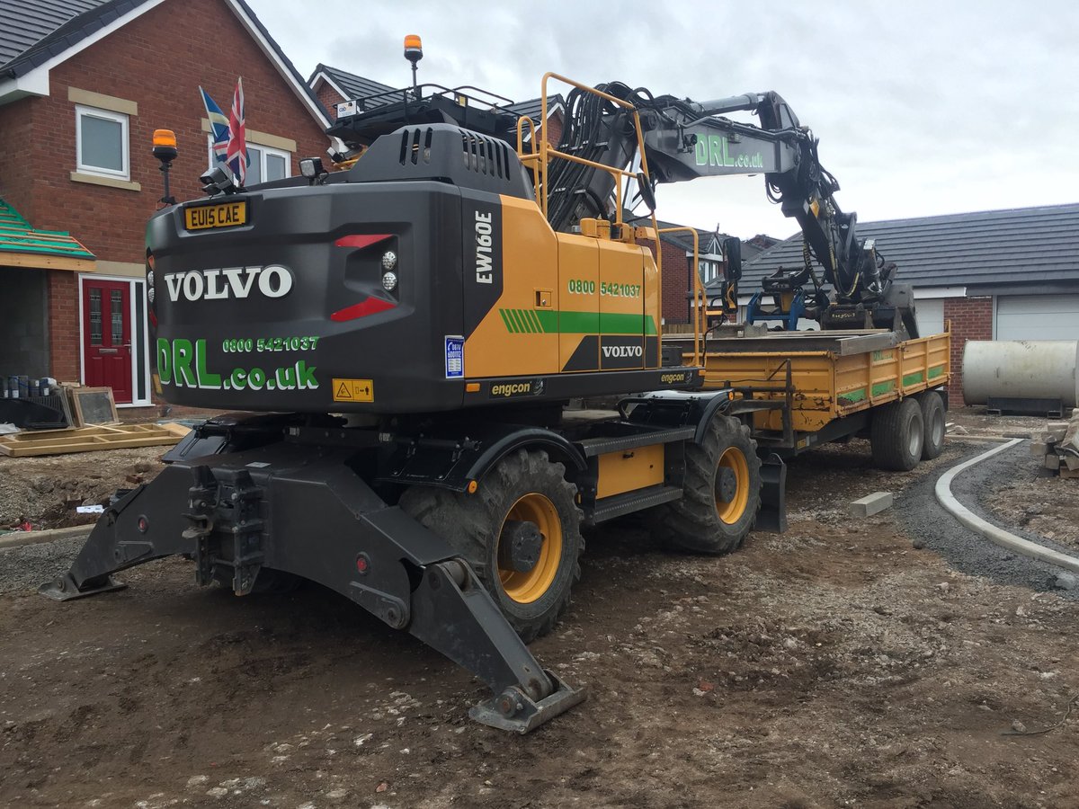 16ton duck with tilty and toys available for hire nationwide with driver, Competitive rates, DM for details