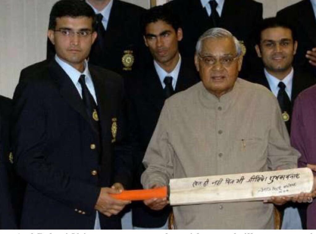 SGanguly99's tweet photo. Bharat loses its gleaming Ratna...An amazing soul .. may his soul rest in peace https://t.co/Vxq4b2MW9O