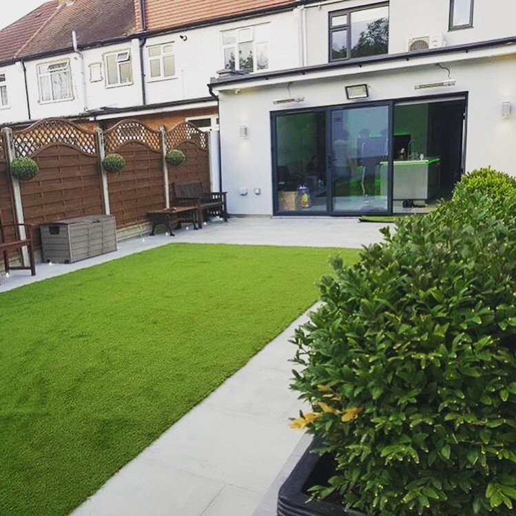 Selectgrass's tweet image. @revivemine created this stunning, modern outdoor space using Select Grass 🌿 #landscaper #landscapers #landscaping #artificalgrass #artificialturf #syntheticgrass #syntheticturf #astroturf #trade #supplier