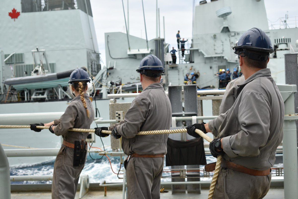 CJOC_COIC's tweet image. #HMCSCalgary conducted replenishment at sea with MV Asterix off the coasts of the Hawaiian Islands last week during #OpPROJECTION.