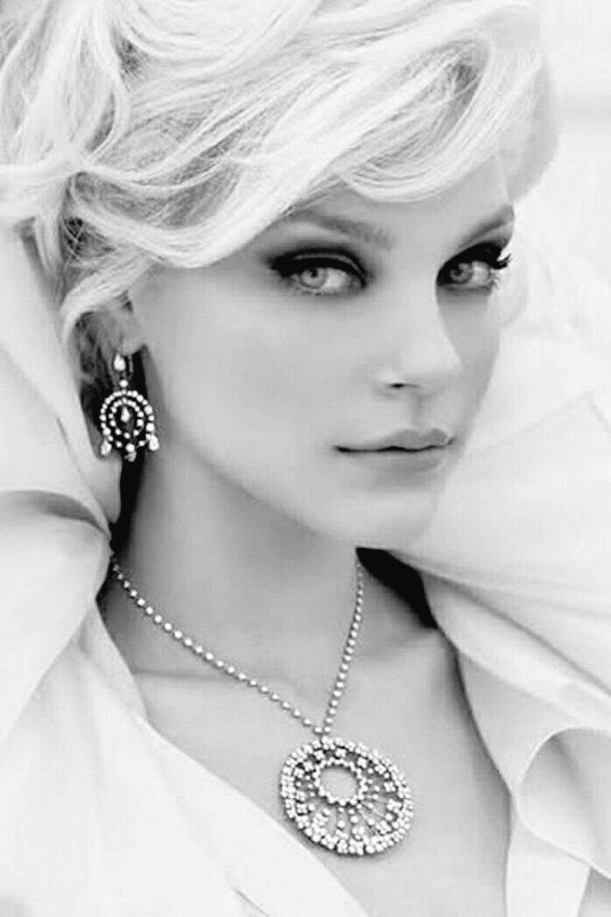 MARINA***~•°•~***🖤🤍 tweet media