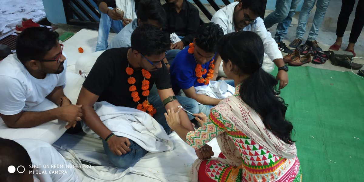 blaze_shiva's tweet photo. #justiceforayurveda

वो बेठे हैं मेरे भाई भूखे, इस बारिश में भी अपने हक  के लिए
और इधर तुम बेठे हो खाकर, उन्ही का हक लिए
Ye kesa nyay hai re tera sarkar....

Fighting for justice.
Fighting for equality.

@ChouhanShivraj
@PMOIndia 
@moayush 
@aajtak
@ndtv
@abpnewstv
@DainikBhaskar https://t.co/vpc7ARqX2L