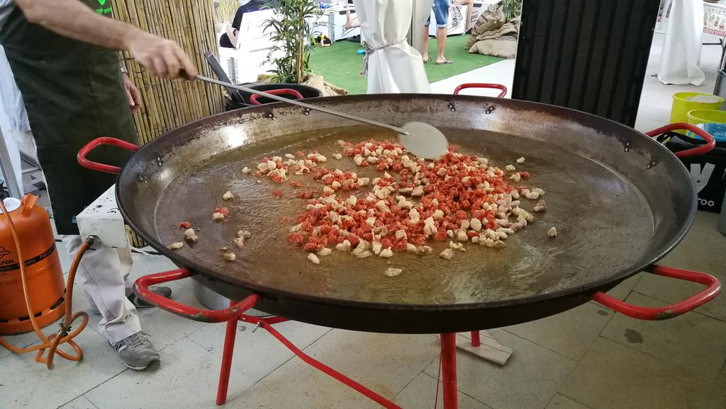 Comencem a preparar la cargolada per aquesta nit a l'espai TASTA GRÀCIA de la #FMGràcia2018