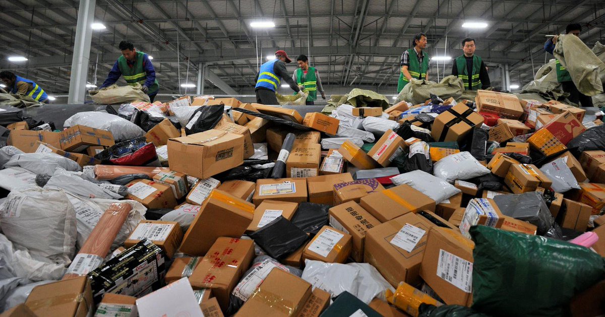 BoF's tweet photo. Shoppers are buying clothes just for the instagram pic, and then returning them. Why? https://t.co/rTbI4sipwM (via Quartzy) https://t.co/rypx3Tq0ff