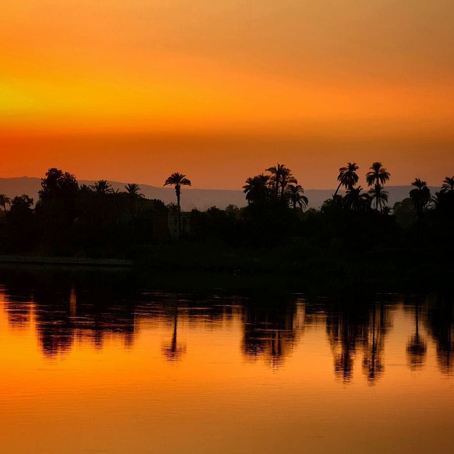 Si has viajado a Egipto seguro que sus atardeceres no te han dejado indiferente y más impresionantes aún son desde el Nilo, como podemos apreciar en esta foto de @FernandoPastrano. #thisisegypt #egyptlovers #traveller #igersegypt #tourist #instalive