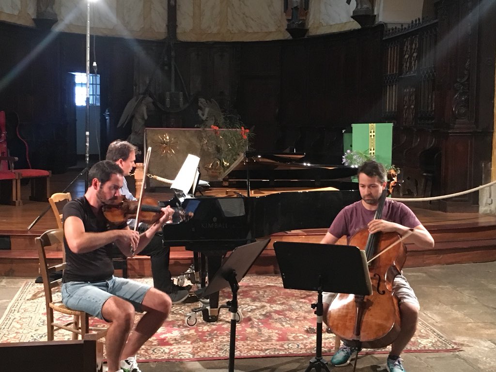 今夜はいよいよフェスティバルのフィナーレ。トリオエリップスのコンサートです！
Concert de clôture :Trio Ellipses Beethoven Debussy Schubert <a href="/cyrilbaleton/">Cyril Baleton</a> 
#musiqueagroix #groix