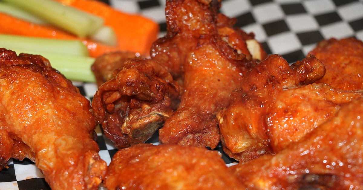 WV_Golf's tweet photo. Have you ever had the chance to stop by our dining room? The next time you find your self a little peckish, be sure to stop by, say ‘hi’, and grab a plate of chicken wings. SO good! #HamOnt #FreshFood #Foodie #FoodLove https://t.co/1skDVcyH2z