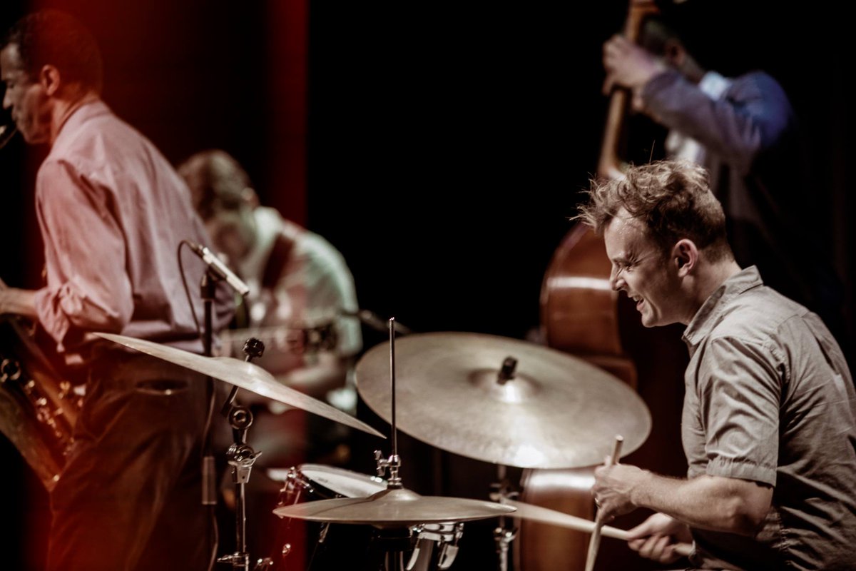 CrossroadsTSq's tweet photo. Enjoy a FREE live jazz performance on your way home today on the Broadway Plaza between 42nd &amp; 43rd Sts as #NYC-based Jochen Rueckert Quartet will perform from 5pm - 7pm TONIGHT. Learn more: https://t.co/7RRwHZqwDq. #LiveTSq https://t.co/RgN5DziZX4