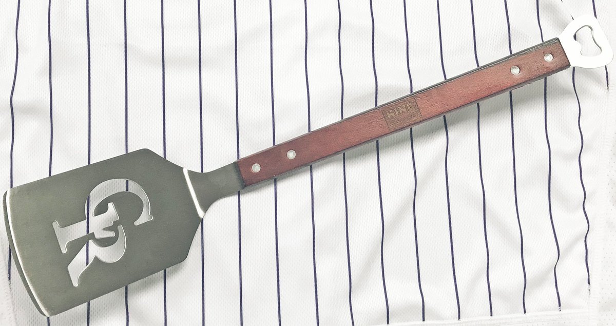 Rockies's tweet image. Apparently our fans *really* love spatulas! 🍔

RETWEET THIS by 1:45pm MT for the chance to win five (5) of these sleek and sturdy, metal, dark-stained oak, average-to-above average quality spatulas—with bonus bottle opener on the handle.

RULES: atmlb.com/1bGS7Y8