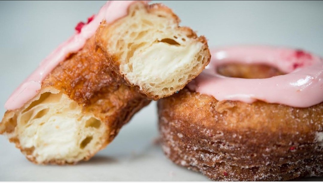 alexelvera's tweet photo. @jrisco @marriagad Dejen de armarla de pedo, la #cupcakeconcha es lo máximo al igual que la #donaconcha
Si no están a favor de los crossovers . Les dejo está delicia 👇
Para que cambien de opinión.
#cronut
https://t.co/GbbEsfxz6l https://t.co/djruYZ2Azj