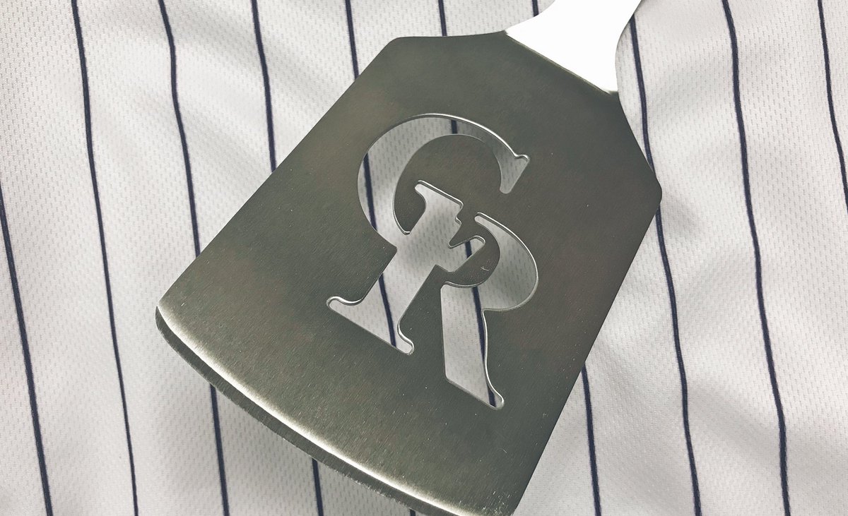 Rockies's tweet image. Apparently our fans *really* love spatulas! 🍔

RETWEET THIS by 1:45pm MT for the chance to win five (5) of these sleek and sturdy, metal, dark-stained oak, average-to-above average quality spatulas—with bonus bottle opener on the handle.

RULES: atmlb.com/1bGS7Y8