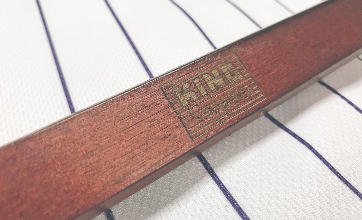 Rockies's tweet image. Apparently our fans *really* love spatulas! 🍔

RETWEET THIS by 1:45pm MT for the chance to win five (5) of these sleek and sturdy, metal, dark-stained oak, average-to-above average quality spatulas—with bonus bottle opener on the handle.

RULES: atmlb.com/1bGS7Y8