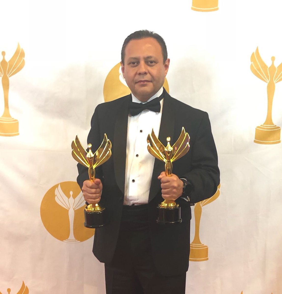 edgarmr's tweet photo. SORPRENDE EN ALFOMBRA ROJA Y HACE HISTORIA!
El queretano Braulio Guerra arrasa con premios en Universidad de Georgetown en Washington de manos de Dick Morris(Padre de la comunicación política en USA) y recibe
Global democracy 
Victory award 
Mejor activista a favor de migrantes https://t.co/zXwIWEXWB2