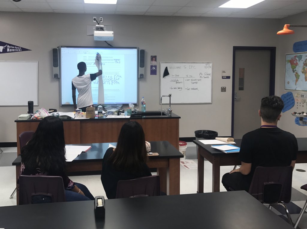 jen1kim's tweet photo. Seeing some great student engagement in science today!  #MRHS3D #teammav https://t.co/HRH3Gsl80f