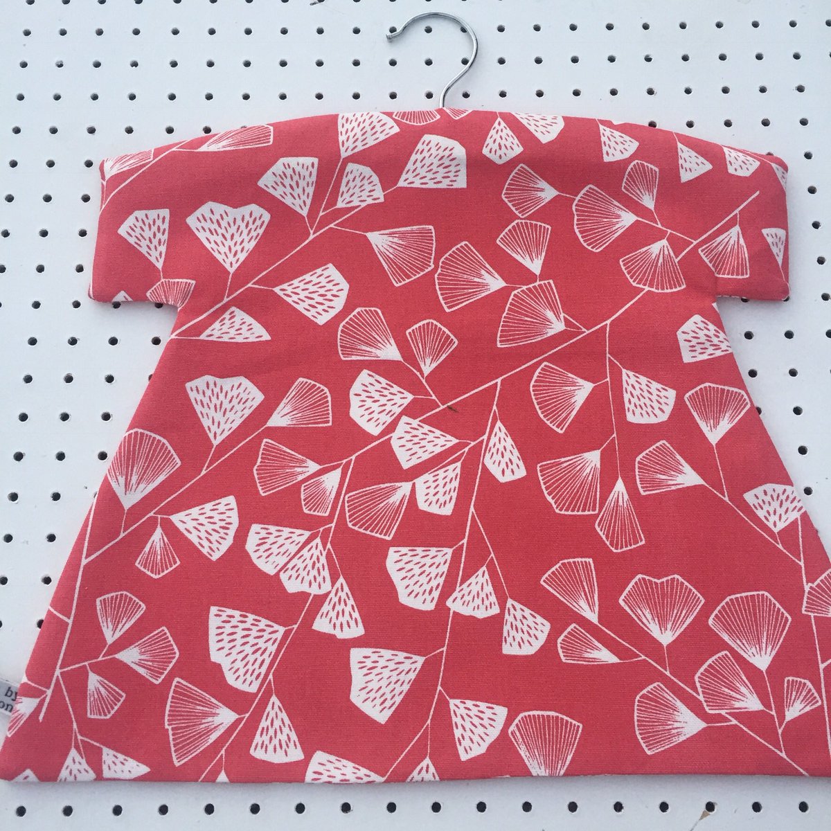 meeliemoon's tweet photo. #etsyhouruk #justacard #makehour everyone one wants a stylish and modern peg bag #clothespinbag check out this one in our Etsy shop #pegbag #peg #clothespeg #laundry #flowerpegbag #handmadeincornwall https://t.co/1wjmV9UlXf