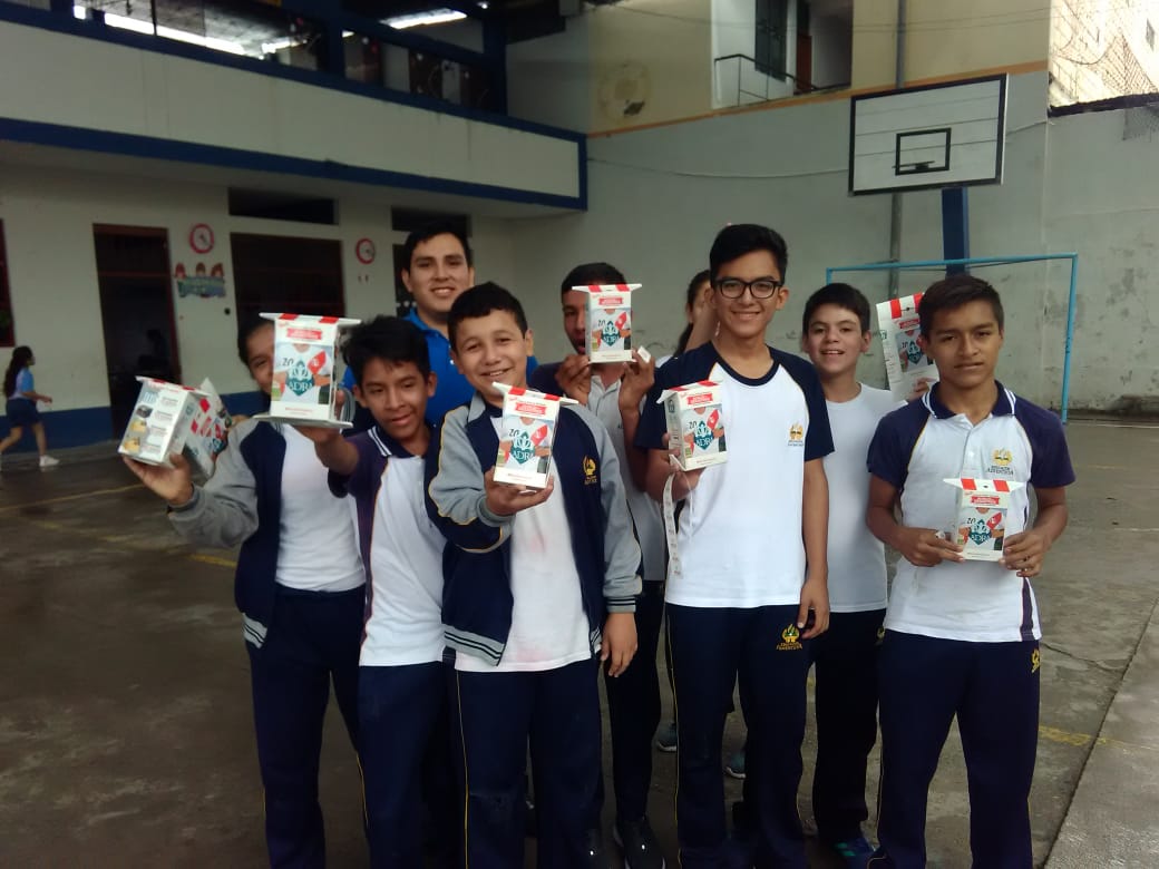 prete_edwin's tweet photo. El Colegio Adventista De Bagua con mucha alegría  y compromiso, participa en la Colecta Pública Nacional de ADRA #AuxilioParaDesastres #PerúSolidario 
#UPN #MPN #ASEANORTE https://t.co/ywIkDWp8jj